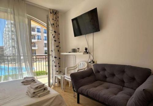 WhatsApp-Image-2025-03-08-at-08.35.08-4