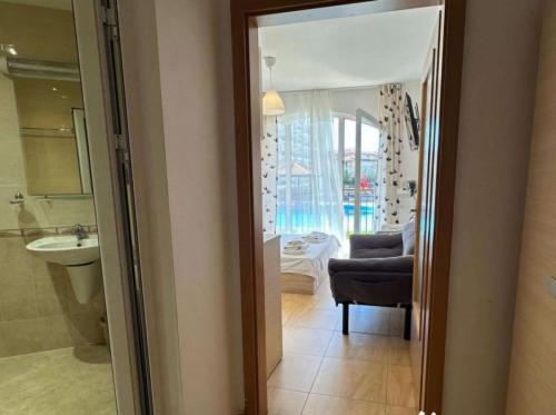 WhatsApp-Image-2025-03-08-at-08.35.08-6